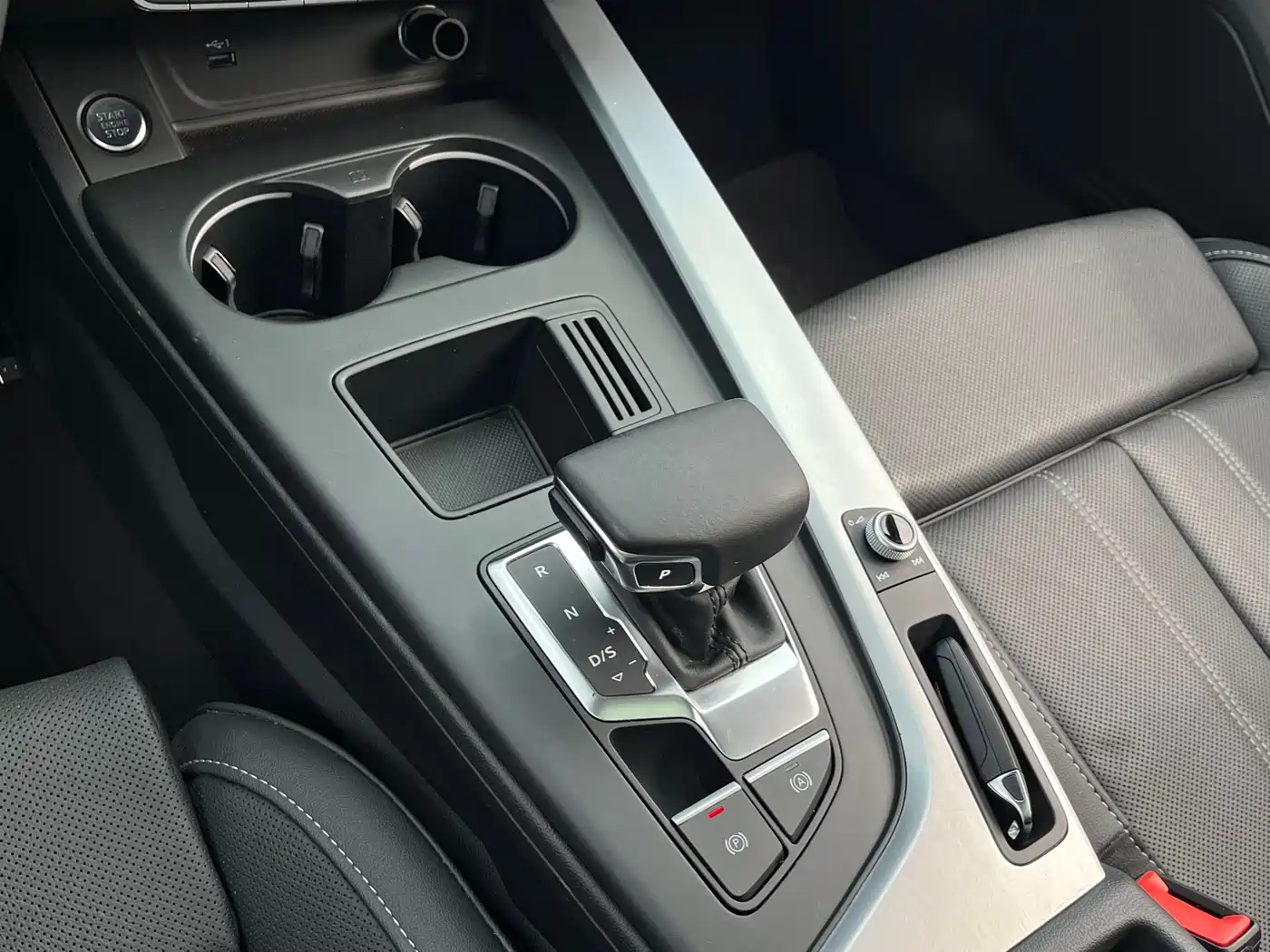 Audi A4L 2022 40 TFSI Fashion Dynamic фото 17