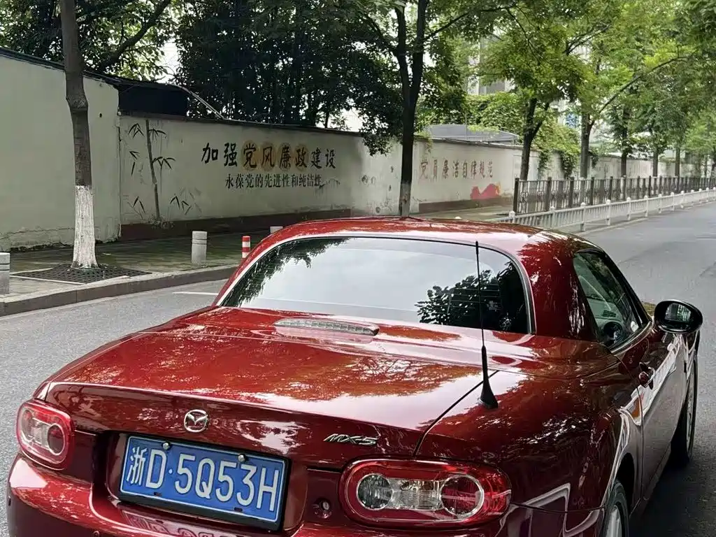 Фото 4 - Mazda MX-5