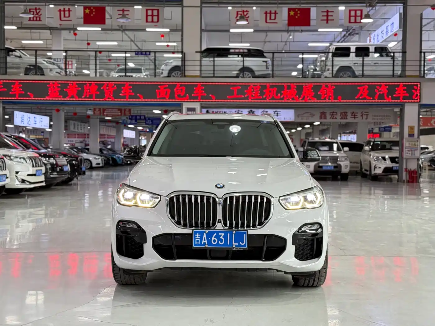 BMW X5 (Import) 2019 xDrive40i Exclusive M Sport Package фото 2
