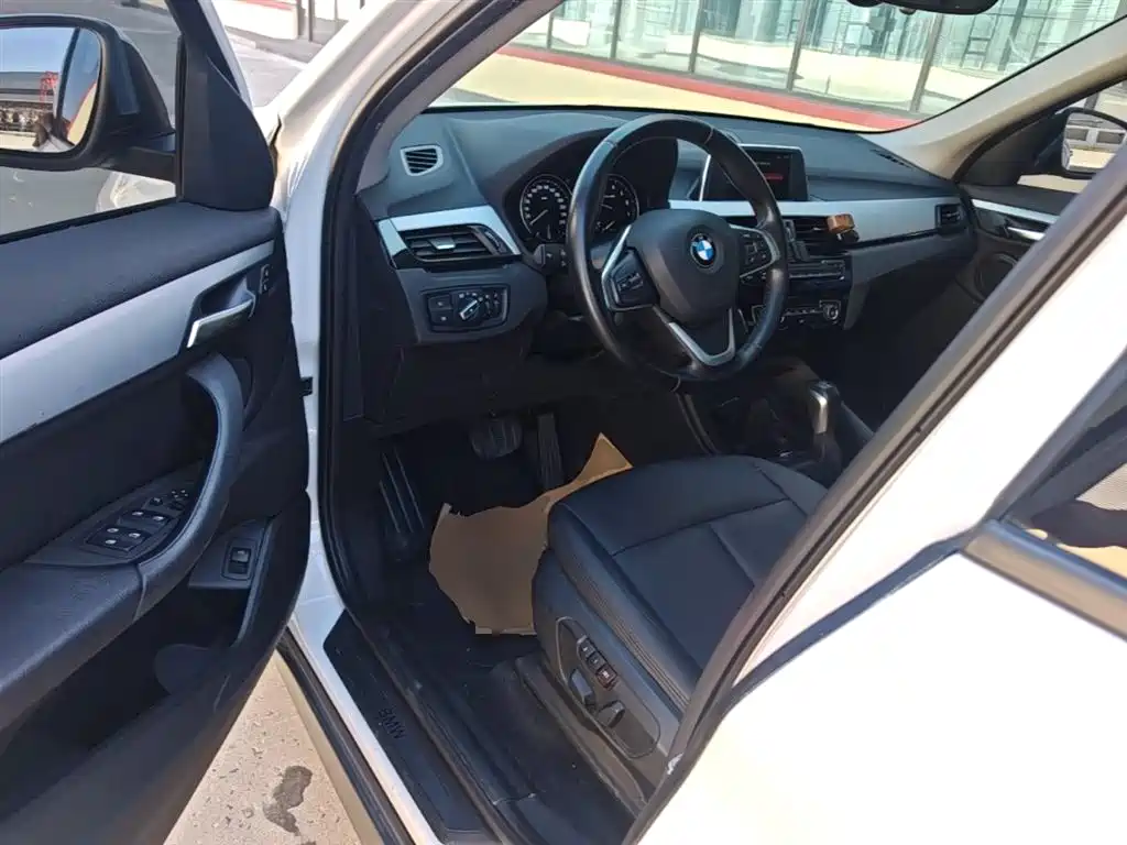 BMW X1 2019 sDrive18Li Fashion Model фото 16