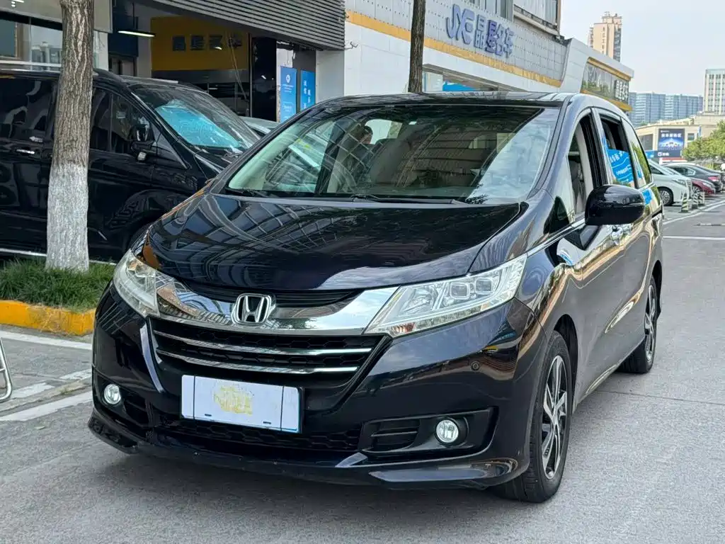 Фото 1 - Honda Odyssey