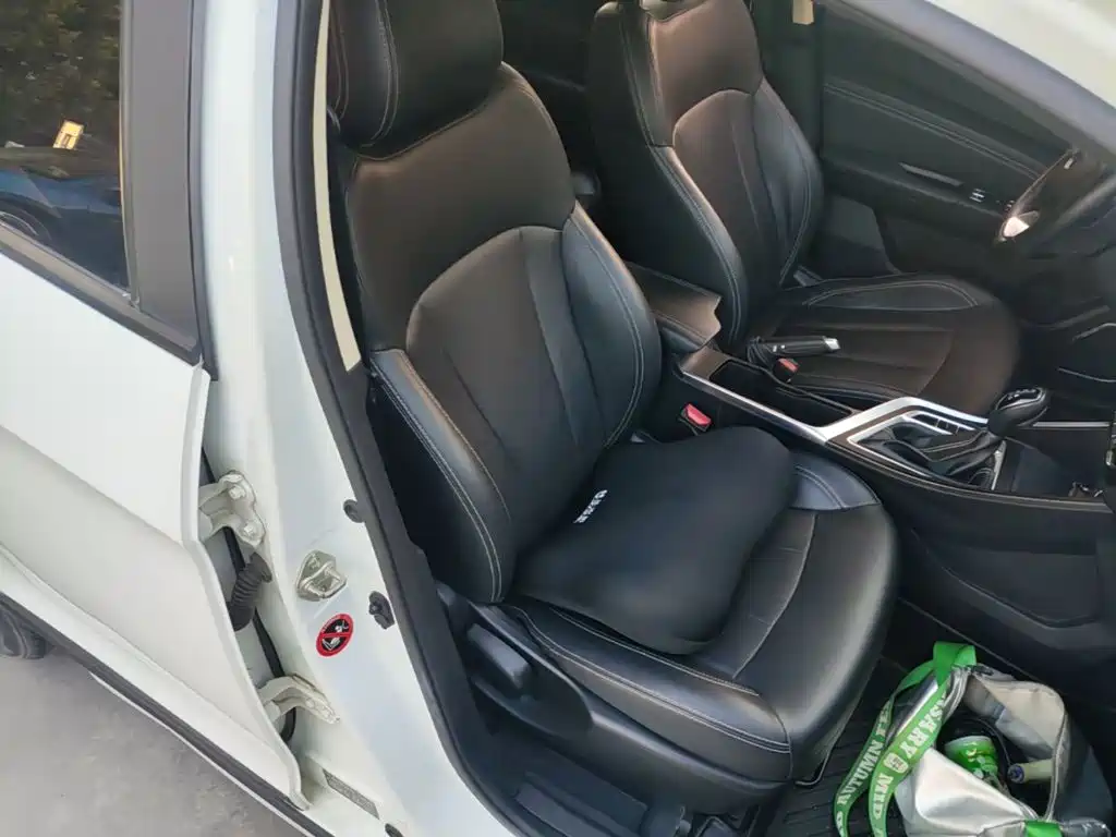 Фото 25 - Geely Vision X3