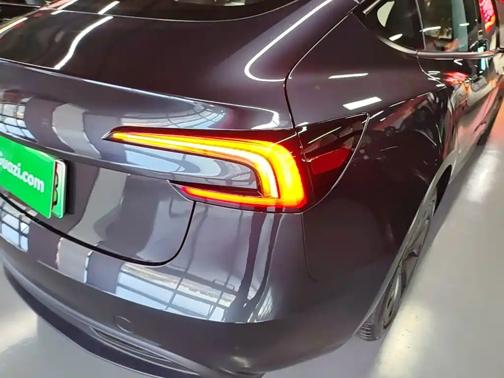 Фото 8 - Tesla Model 3