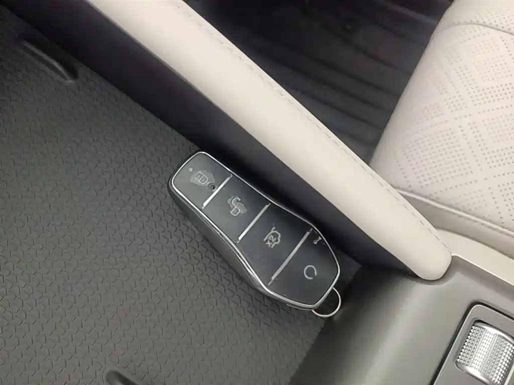 BYD Yuan UP 2025 Smart Drive Edition 401KM Vitality Version фото 9
