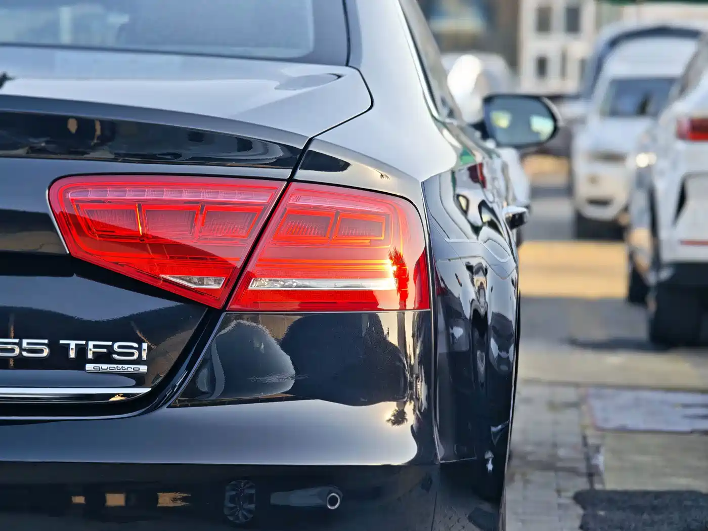 Photo 24 - Audi A8