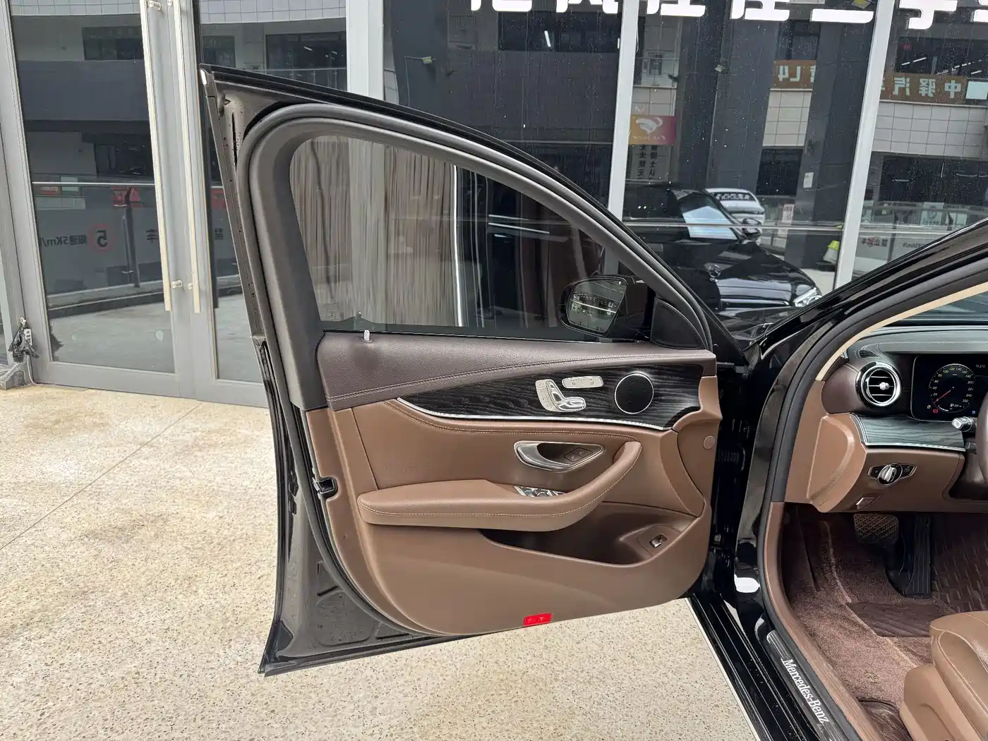 Mercedes-Benz E-Class, миниатюра 16