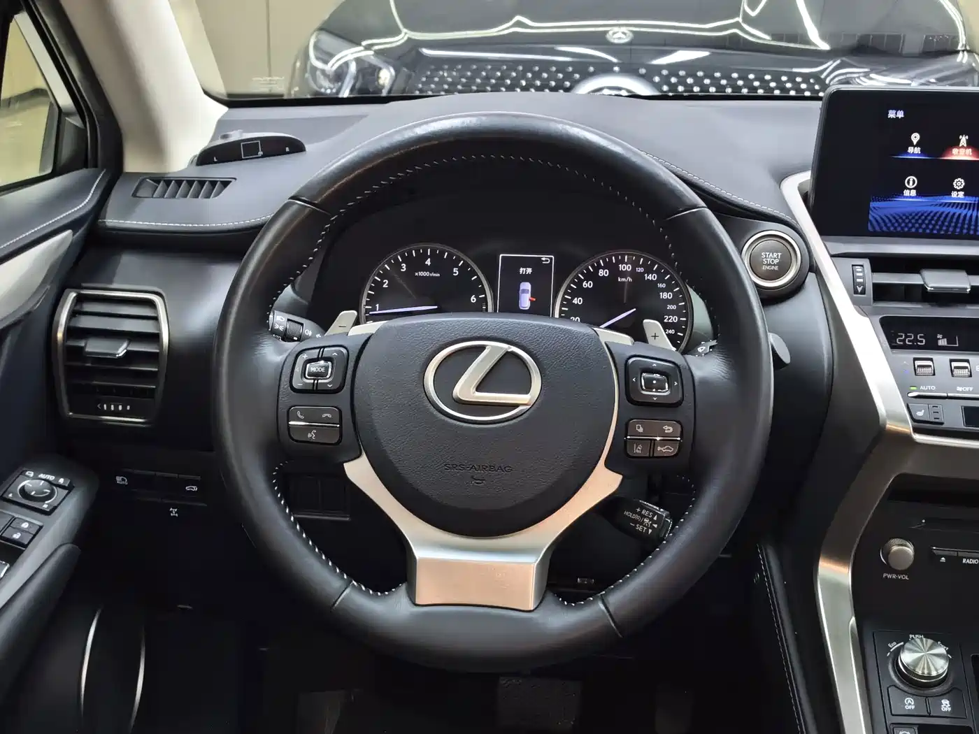 Фото 27 - Lexus NX