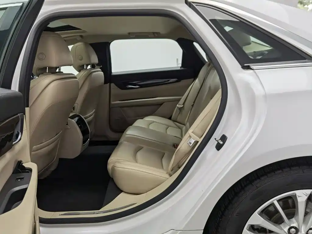 Фото 15 - Cadillac CT6