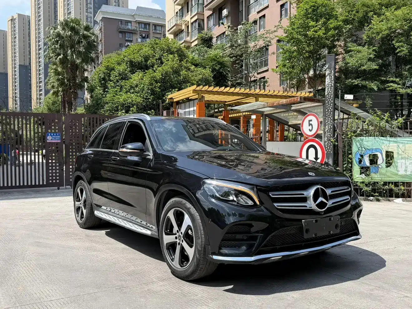 Mercedes-Benz GLC 2018 Facelift GLC 260 4MATIC Luxury фото 3