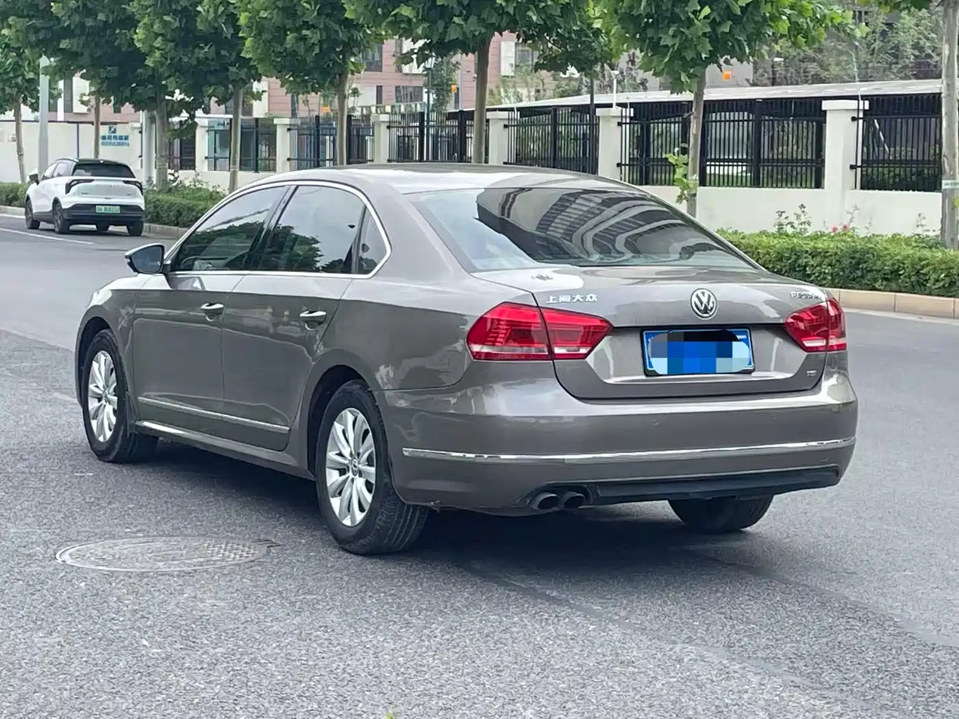 Volkswagen Passat 2014 1.8TSI DSG Luxury Edition фото 7
