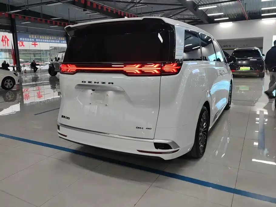 Denza D9 2023 2022 DM-i 970 AWD Flagship