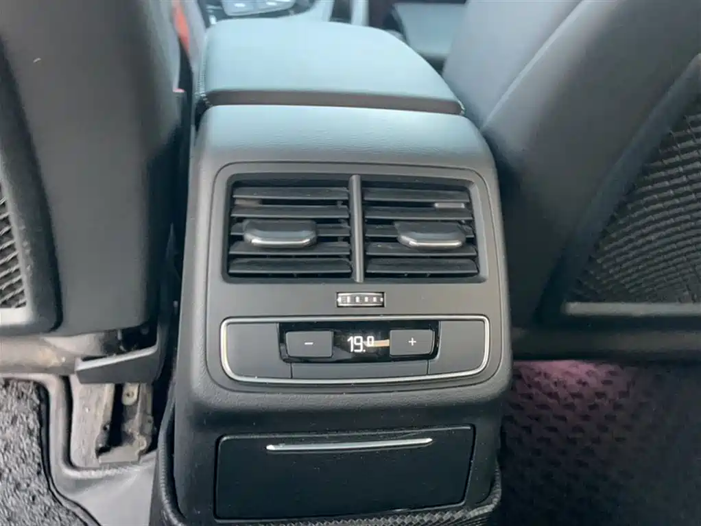 Audi A4L 2023 40 TFSI Luxury Sport фото 12