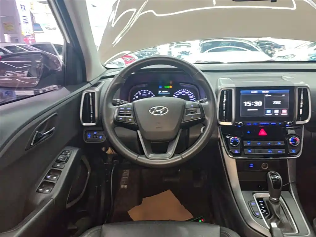 Hyundai Beijing Hyundai ix35 2018 2.0L Automatic 2WD Zhiyong·Enjoyment Edition фото 11