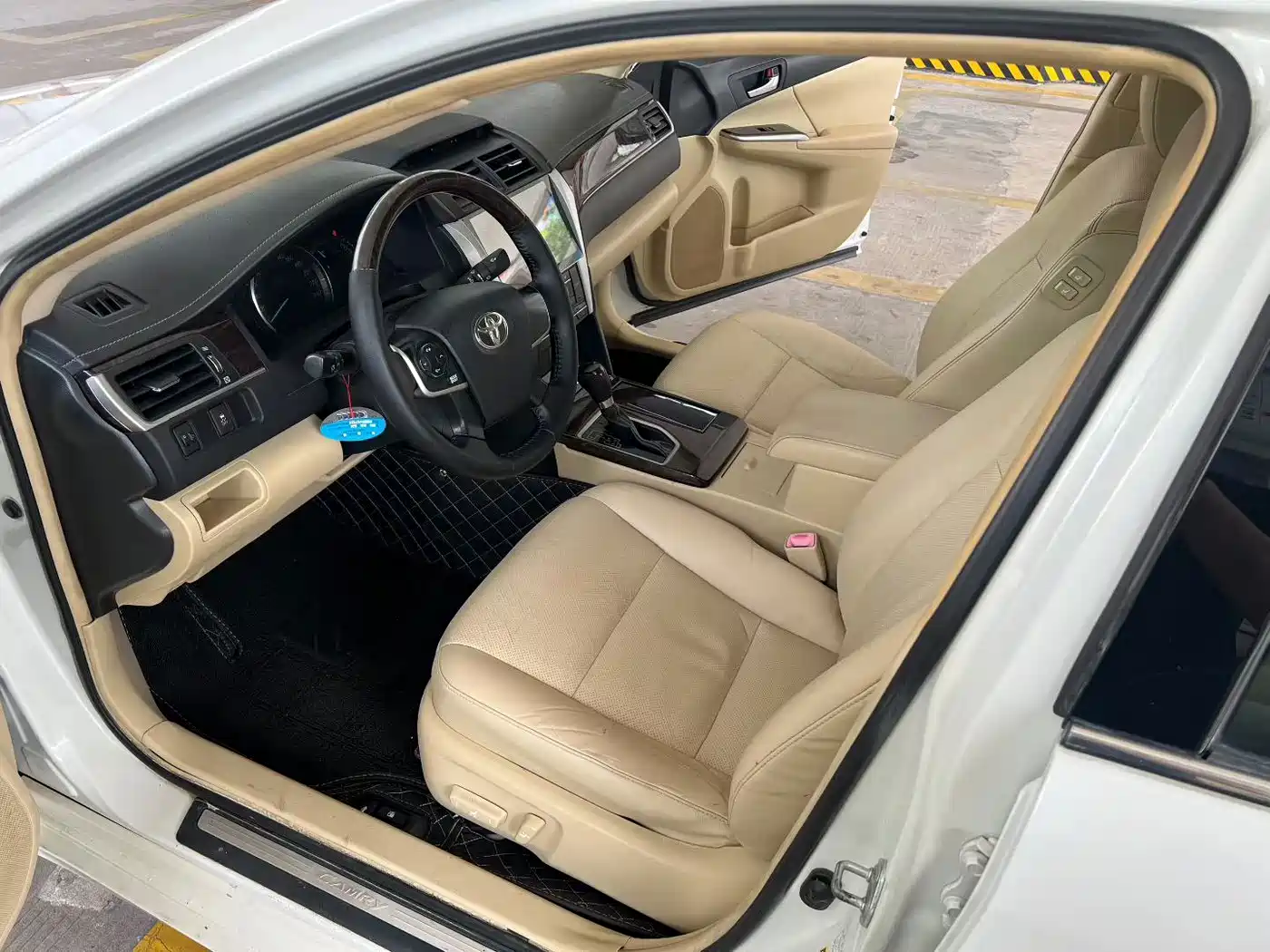 Toyota Camry 2016 2.0G 10th Anniversary Leading Edition фото 9