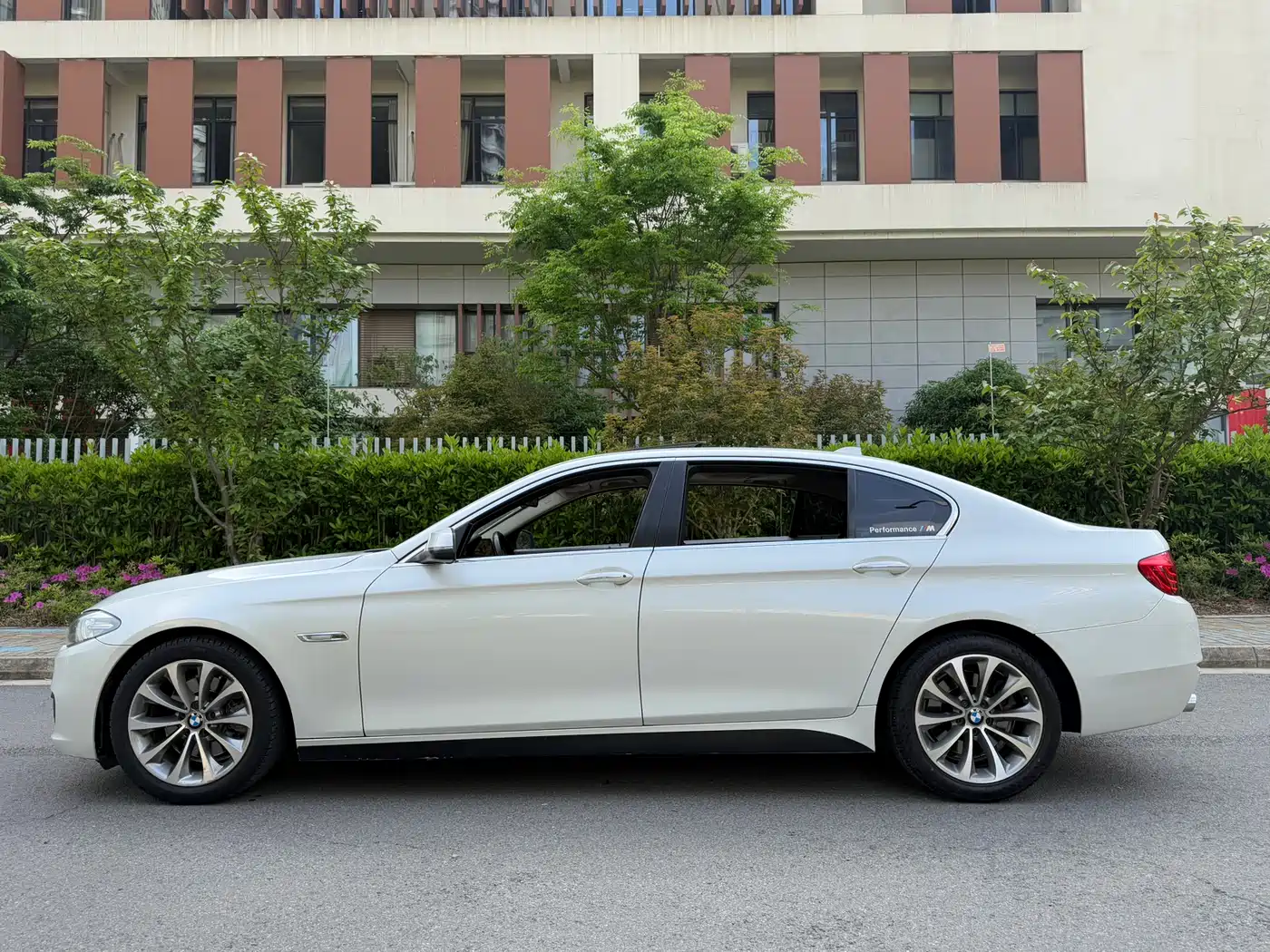 BMW 5 Series 2017 525Li Leading Edition фото 7