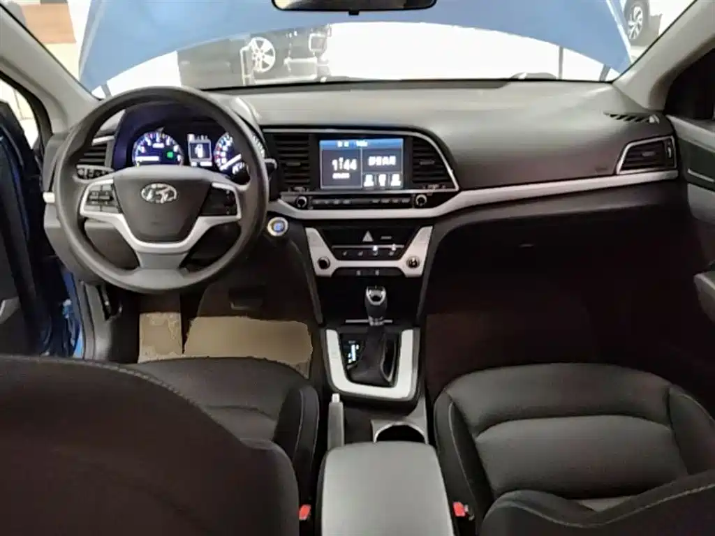 Hyundai Elantra 2016 Model 1.6L Automatic Smart Elite фото 10