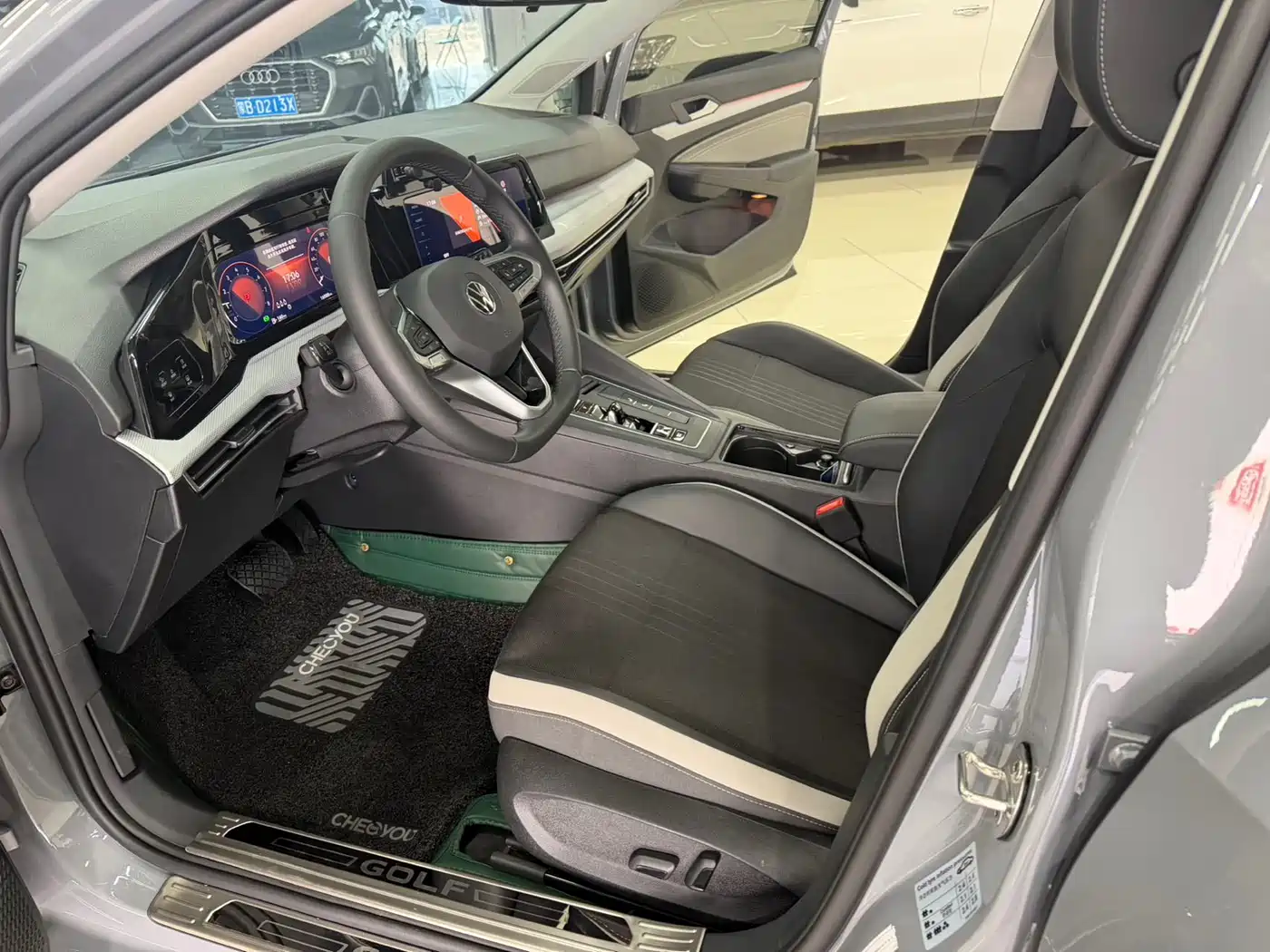 Volkswagen Golf 2021 280TSI DSG 30th Anniversary Edition фото 7