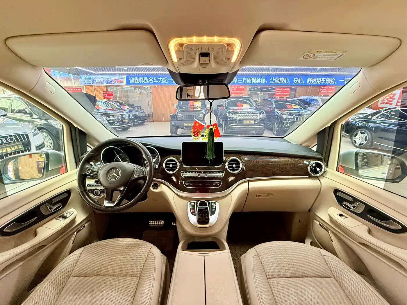 Mercedes-Benz V-Class 2016 V 260 L Premium Long фото 11