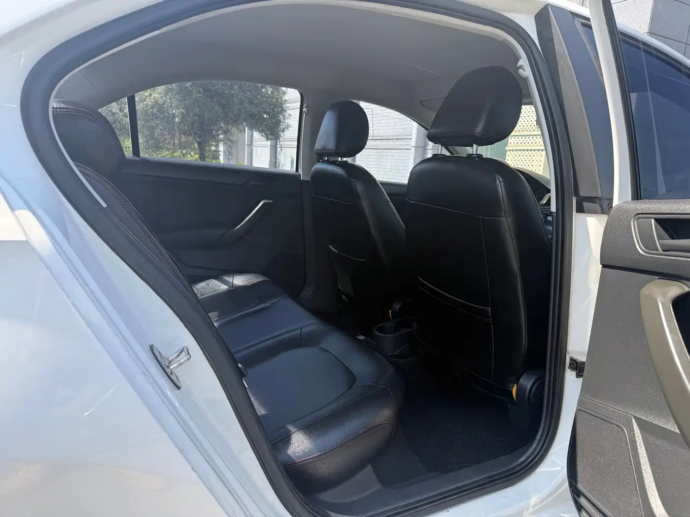 Volkswagen Santana 2015 1.6L Manual Trend Edition фото 12