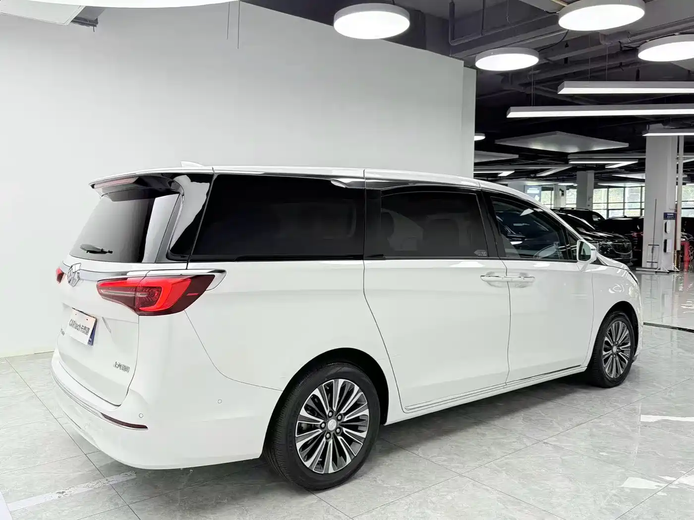 Buick GL8 2023 ES Landmaster Luxury фото 4