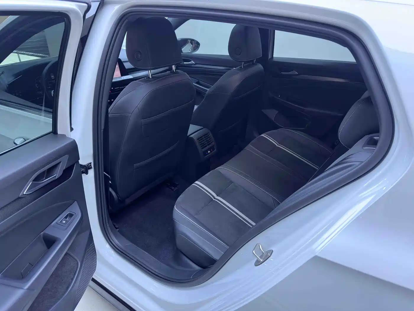 Volkswagen Golf 2021 280TSI DSG R-Line фото 11