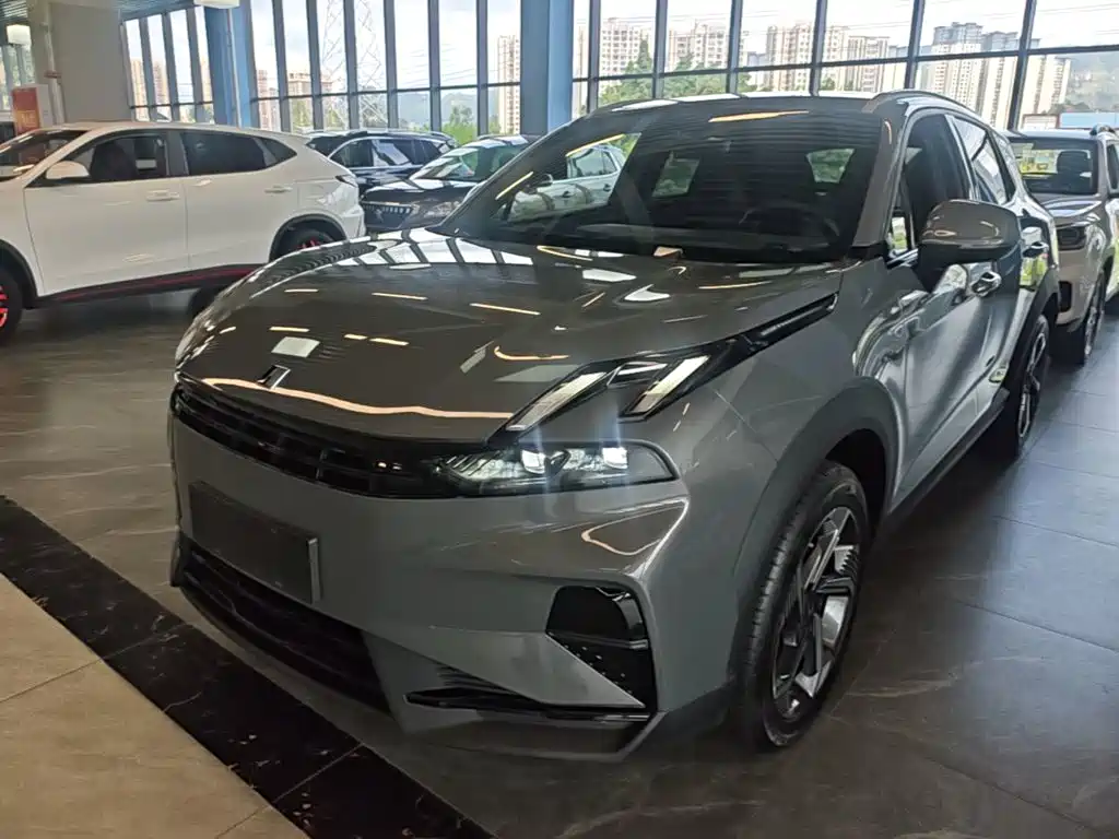 Photo 1 - Lynk & Co 06