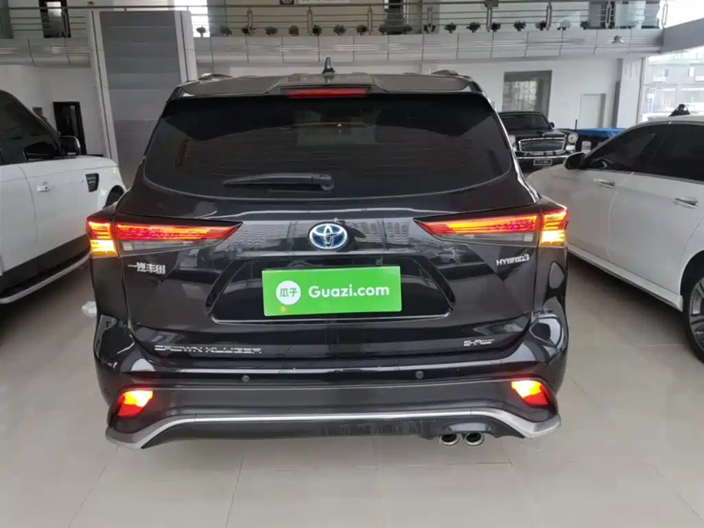 Toyota Crown Kluger 2021 2.5L HEV 4WD Luxury фото 6