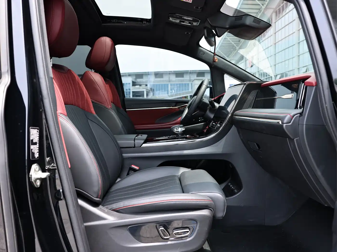 GAC Trumpchi Trumpchi M8 2024 Patriarch Series 400T Ultimate Edition фото 12