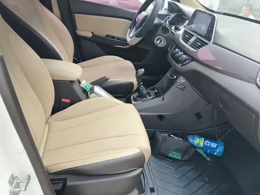 Baojun 310W 2017 2017 1.5L Manual Fashion Edition (China V)