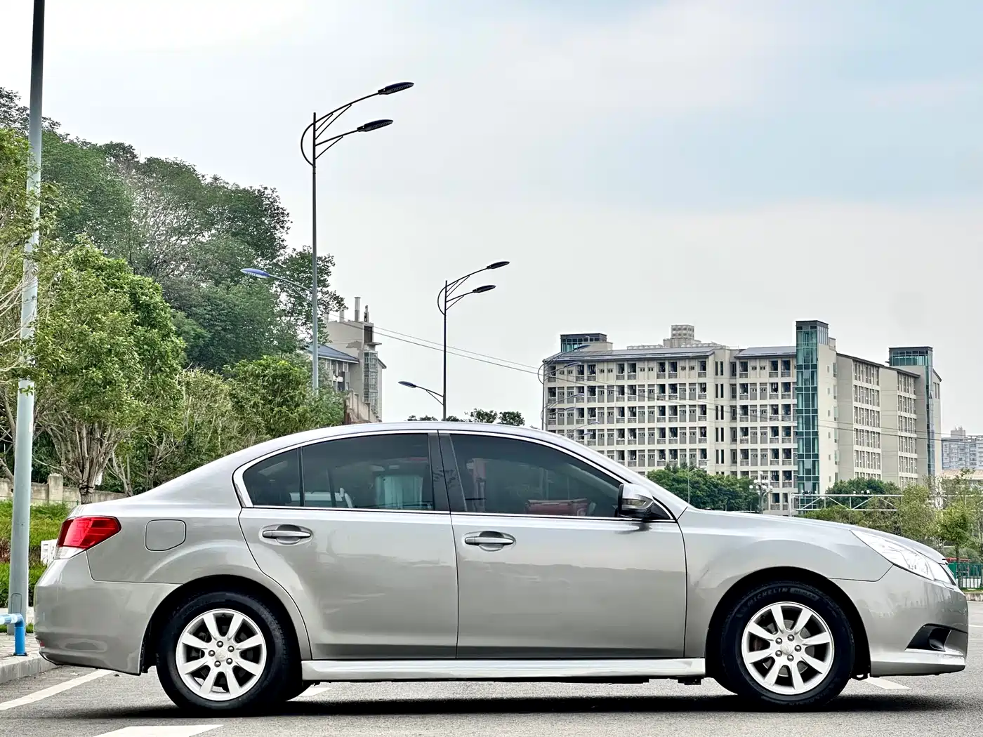 Subaru Legacy 2010 2010 Model 2.0i Luxury