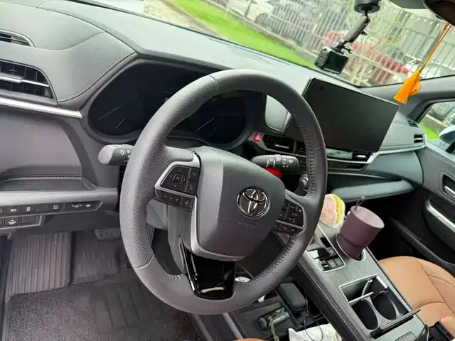 Toyota Sienna 2026 2.5L Hybrid AWD Exclusive Edition — фото 3