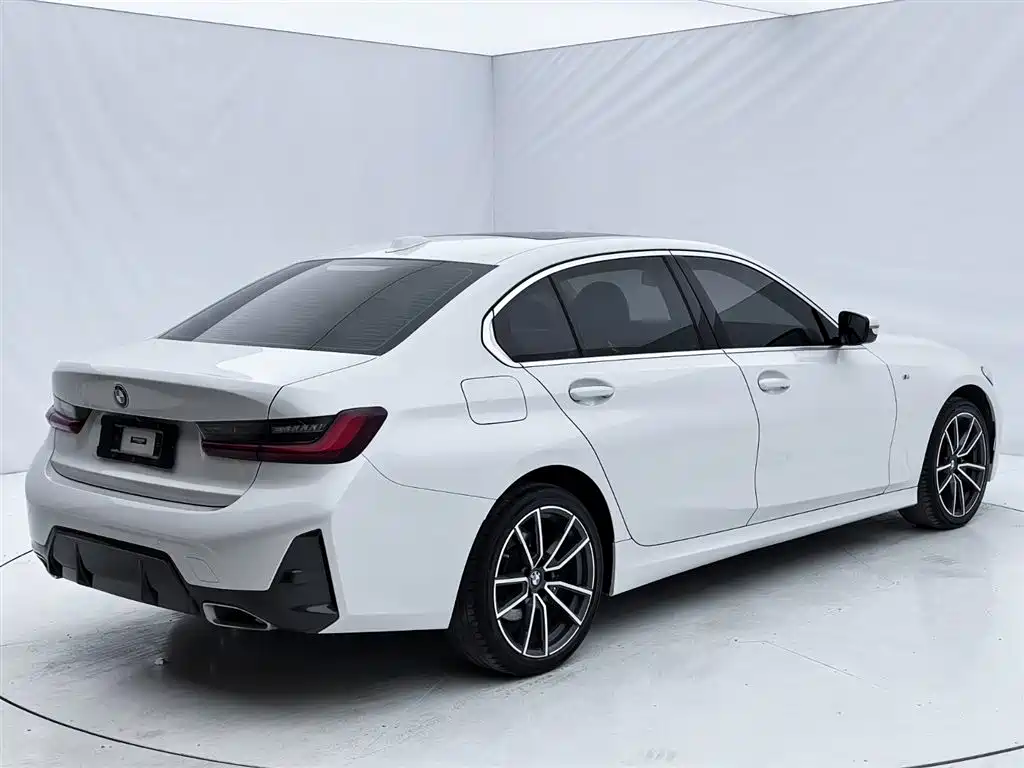 BMW 3 Series 2023 320i M Sport Package фото 6