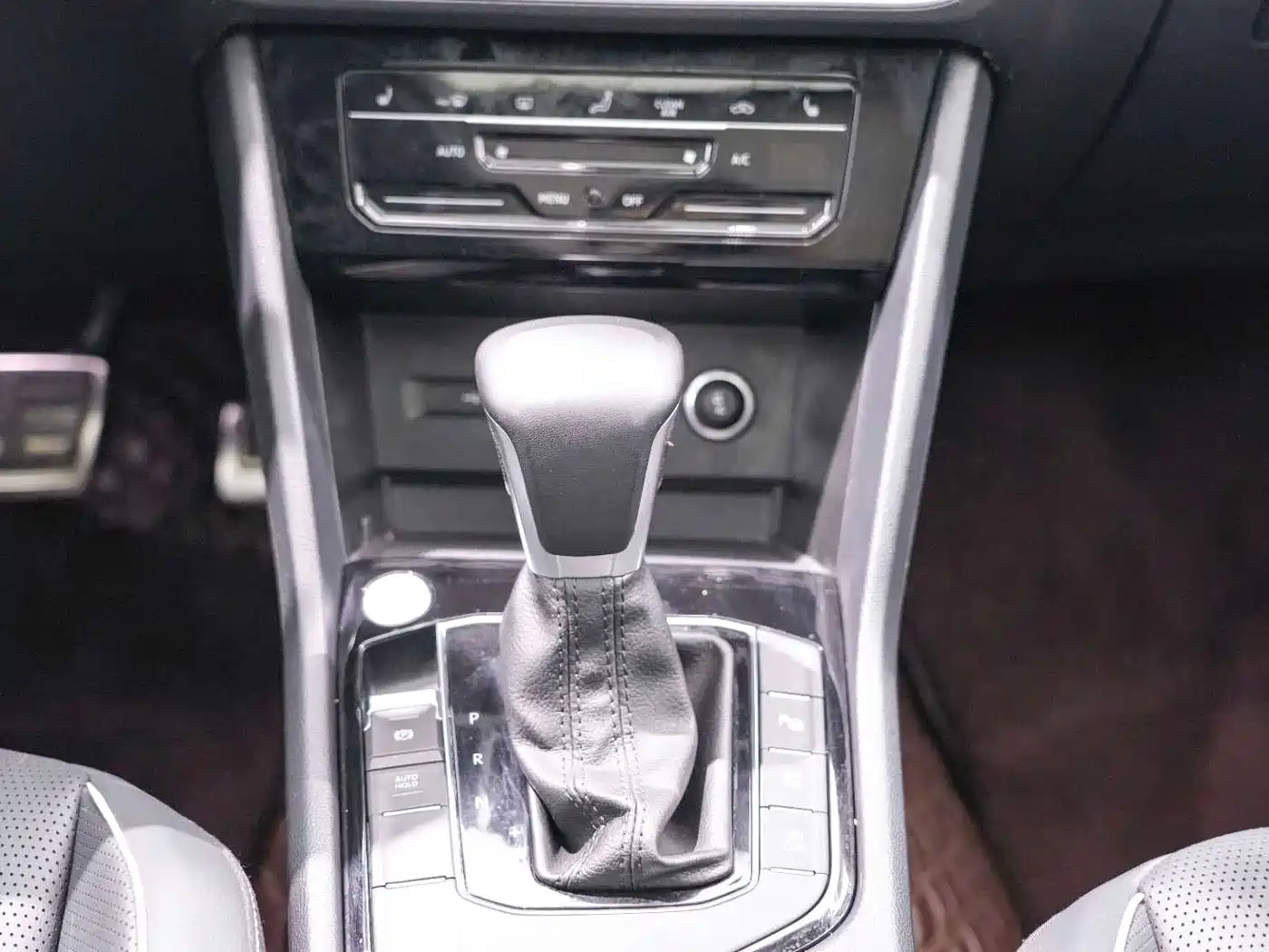 Volkswagen Tiguan L 2024 330TSI Automatic 2WD R-Line Premium Enjoyment Edition фото 17