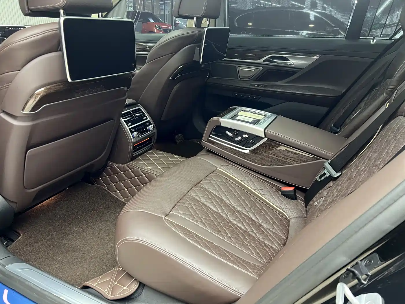 BMW 7 Series 2019 740Li Premium Luxury Package фото 10