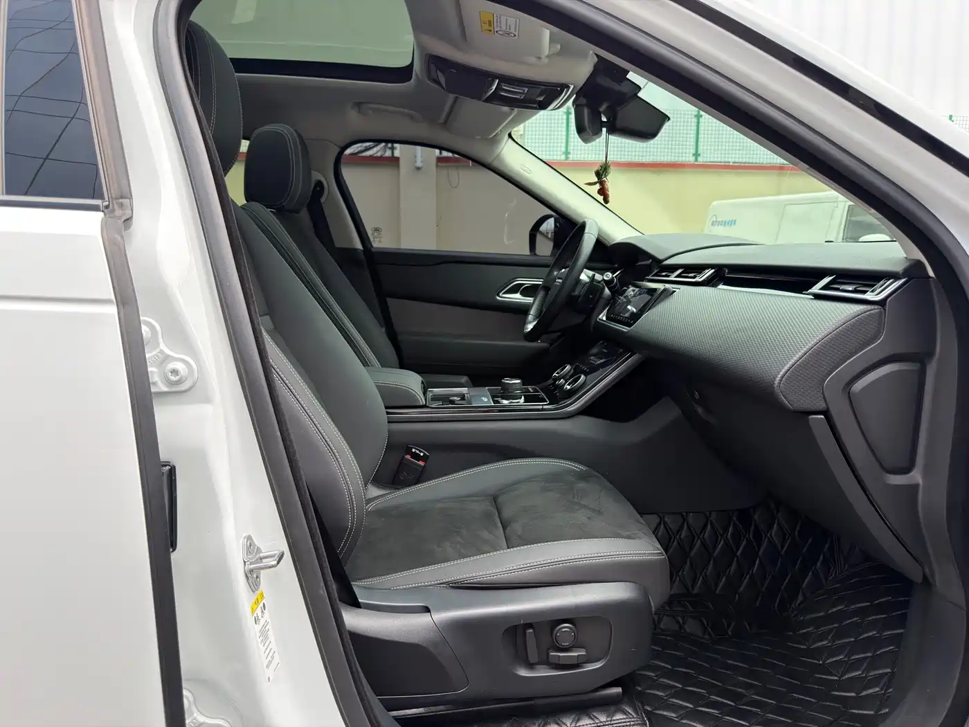 Land Rover Range Rover Velar 2020 P250 фото 10