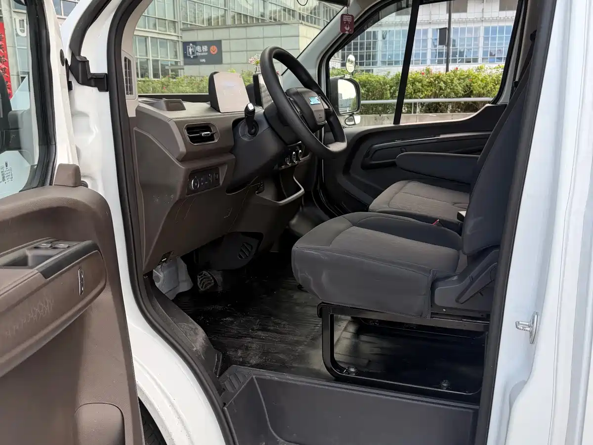 Jiangling E-Fushun 2026 2025 Model Bright Window Version 77kwh Medium Wheelbase Medium Roof