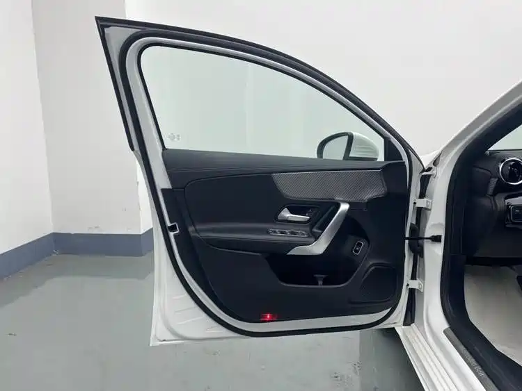 Mercedes-Benz A-Class 2023 A 200 L Dynamic фото 10