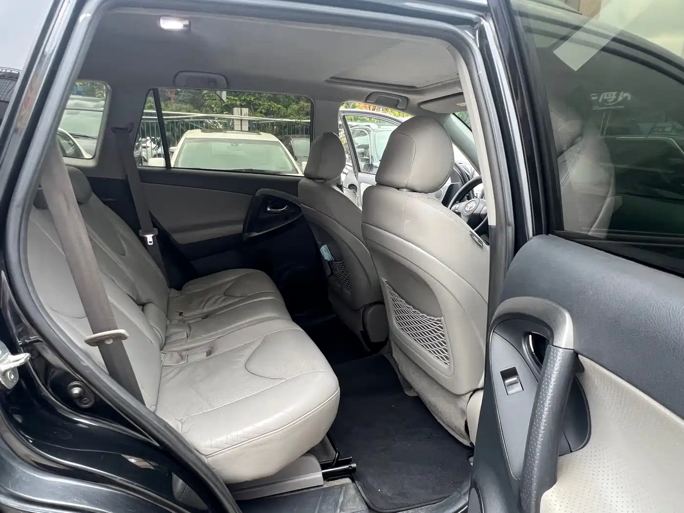 Toyota RAV4 Rongfang 2010 2.4L Automatic Luxury Upgrade Edition фото 11