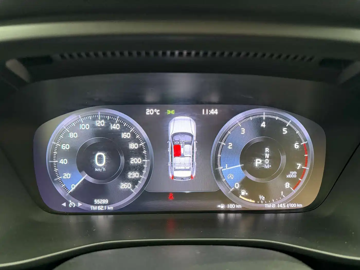 Фото 22 - Volvo XC40