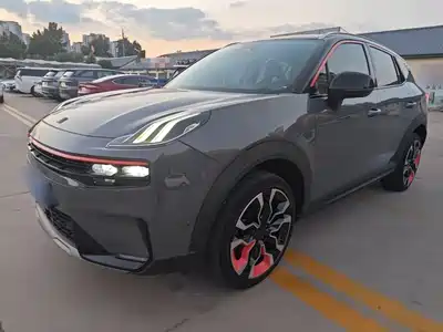 Lynk & Co 06