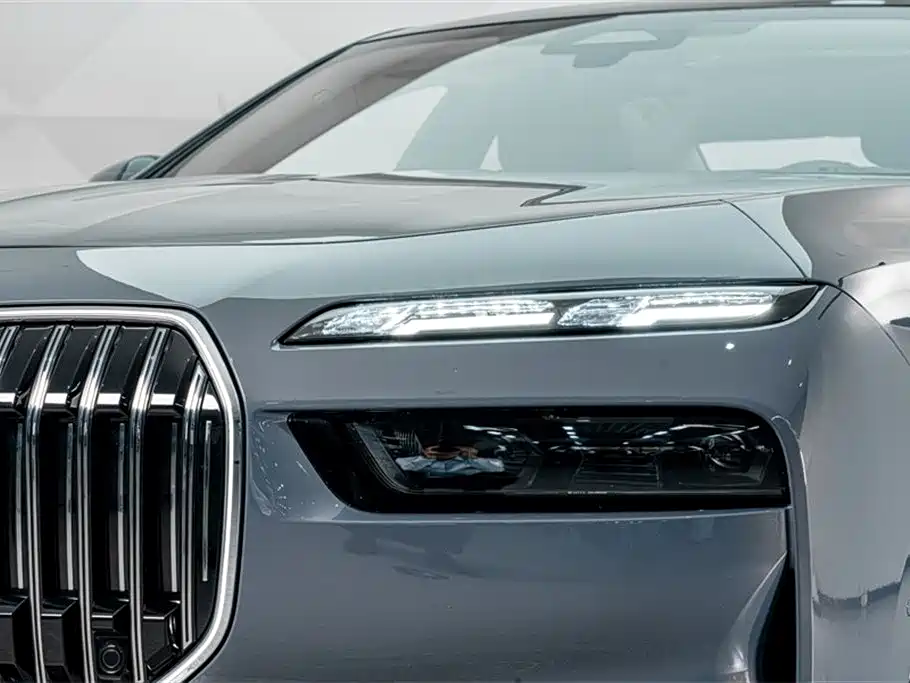 BMW 7 Series 2023 Model 740Li Leading Luxury Package фото 4