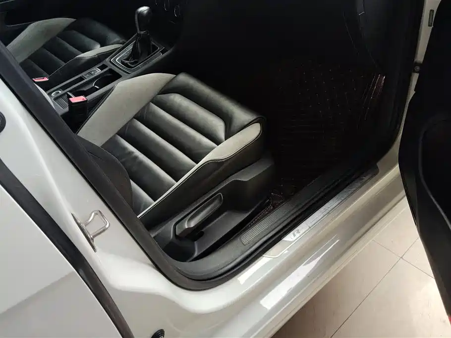 Volkswagen Golf 2016 280TSI Automatic Flagship фото 8