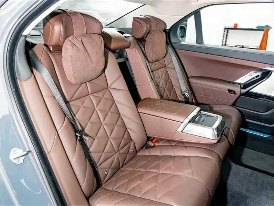 BMW 7 Series 2023 Model 740Li Leading Luxury Package фото 26
