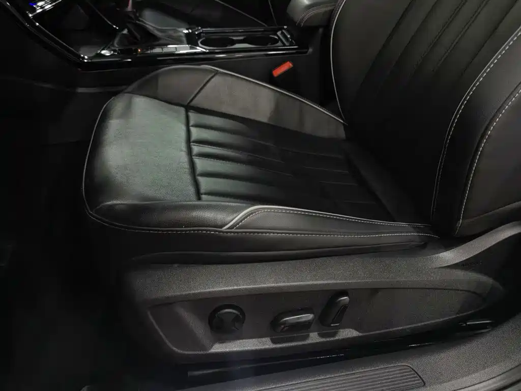 Фото 20 - Volkswagen Passat