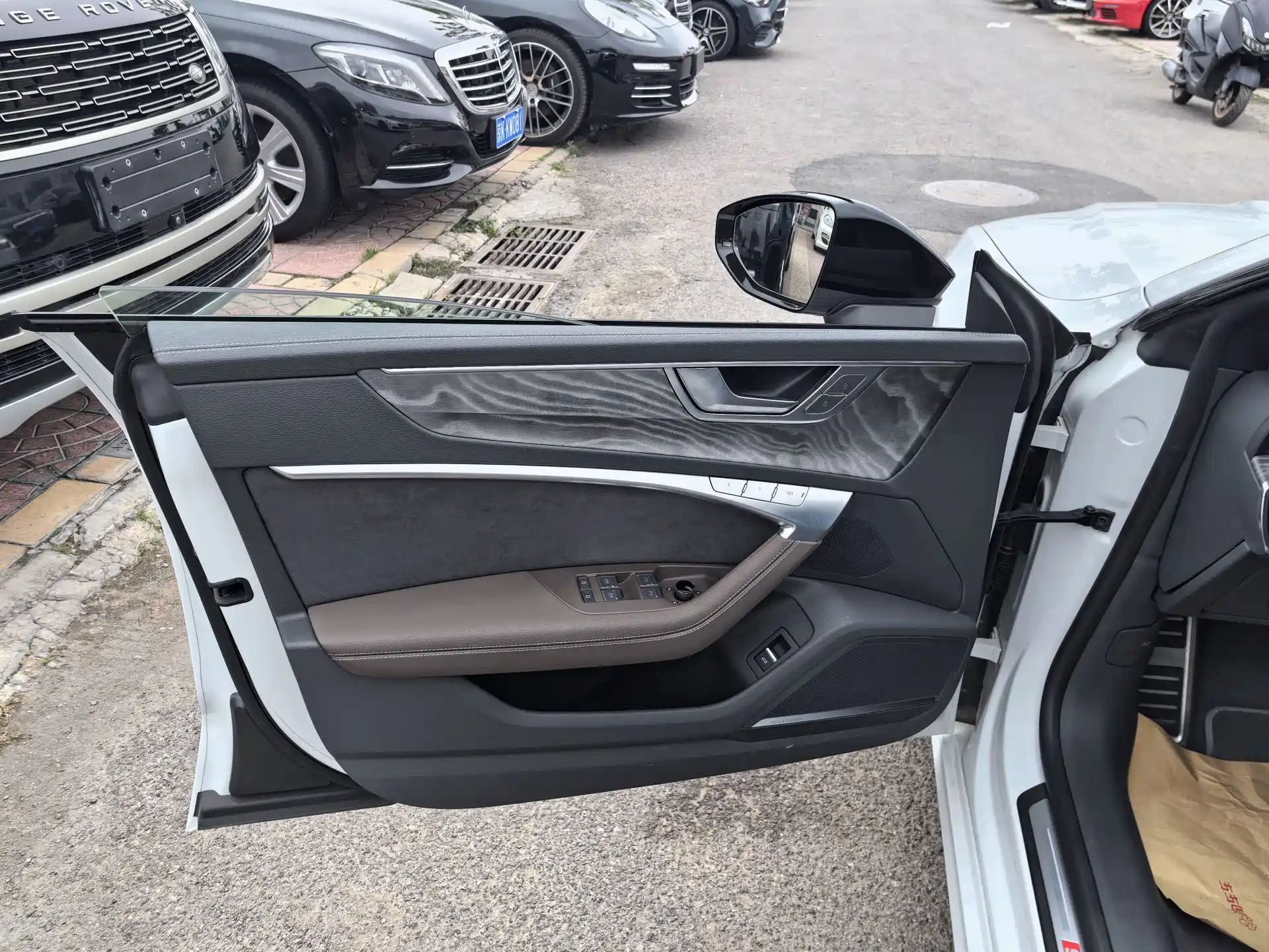 Фото 4 - Audi A7L