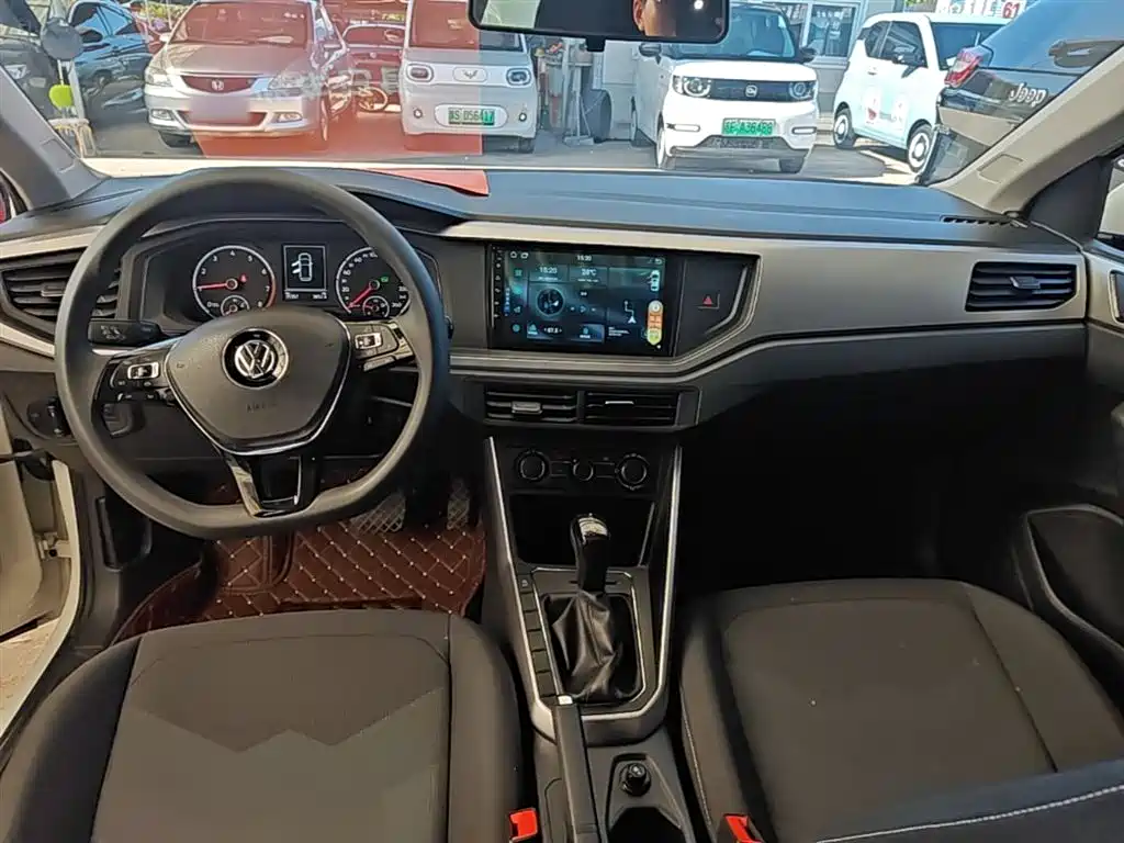 Volkswagen Polo 2019 Plus 1.5L Automatic Panorama Enjoyment Edition фото 10