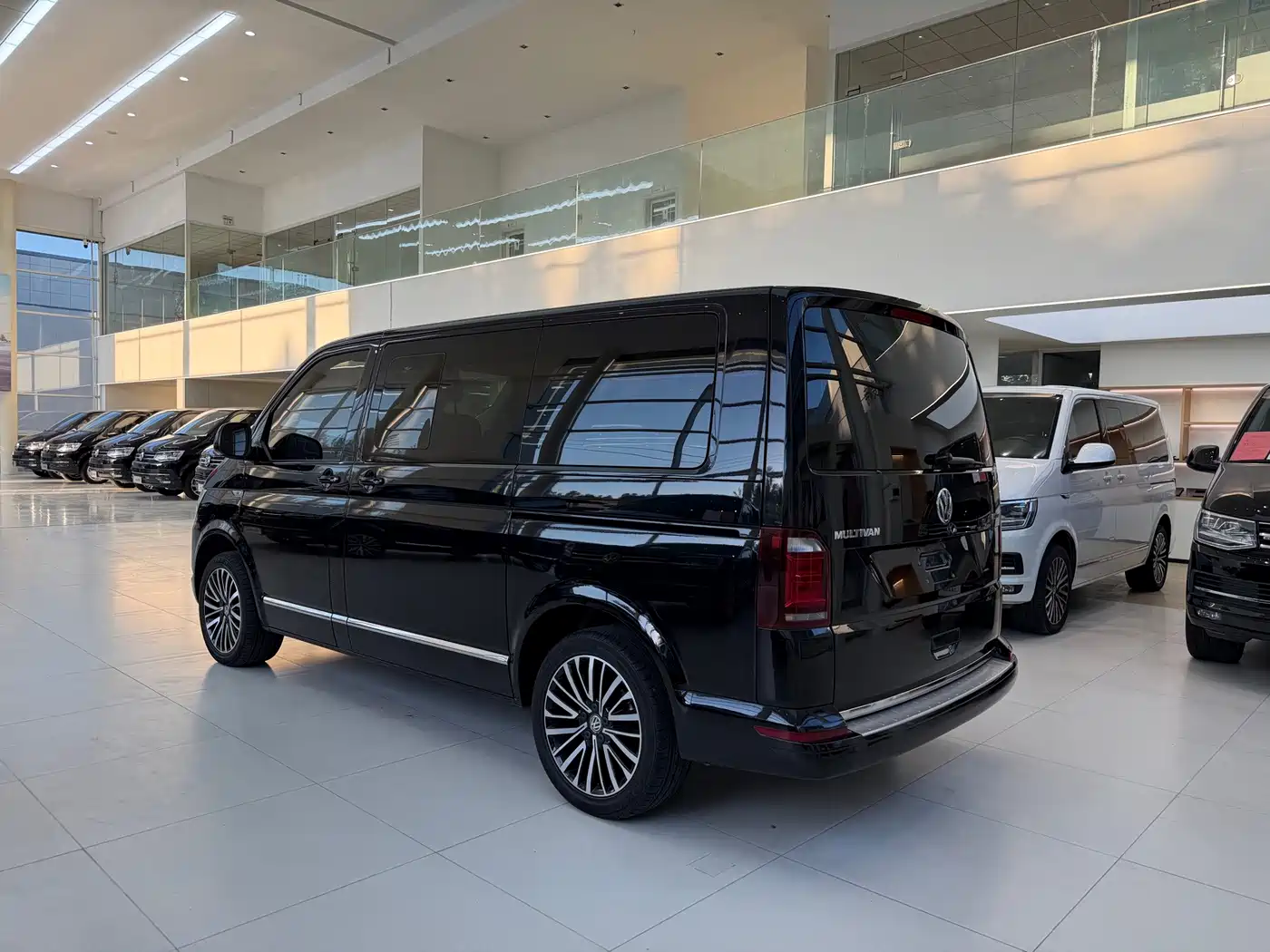 Volkswagen Multivan 2019 2019 2.0TSI 4WD Premium 7-seater
