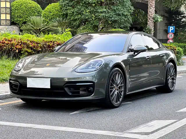 PORSCHE PANAMERA