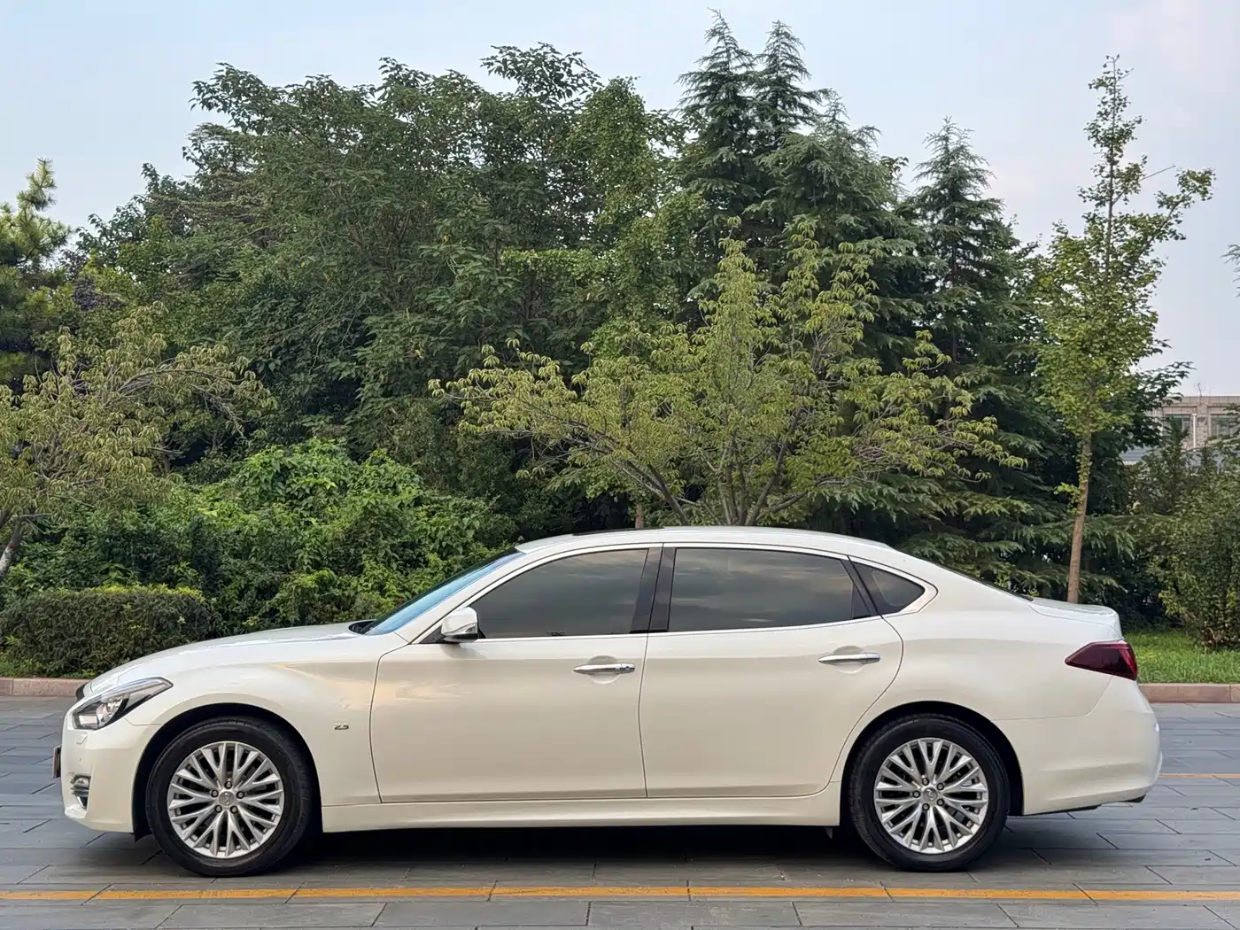 Фото 4 - Infiniti Q70