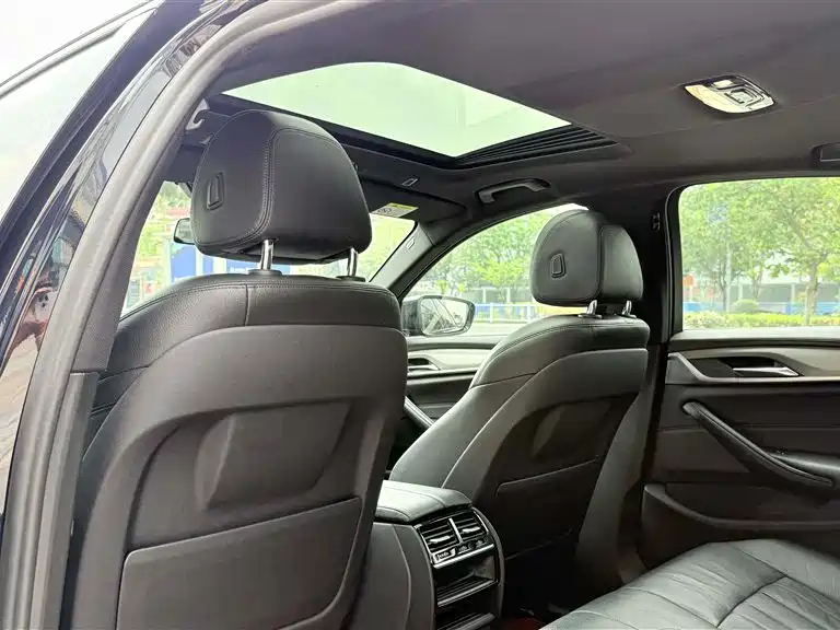 BMW 5 Series (Import) 2018 525i M Sport Package фото 13